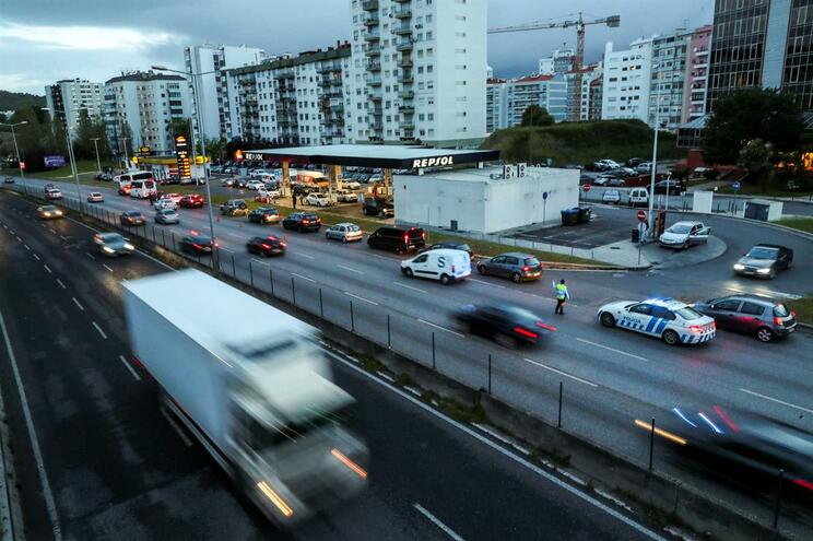 Motoristas de matérias perigosas entregam pré-aviso de greve
