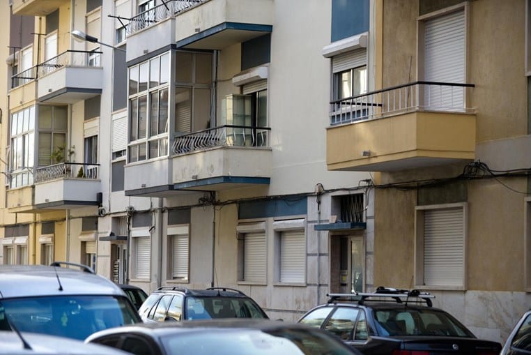 Filha manteve pai morto em casa para receber pensão de mais de mil euros