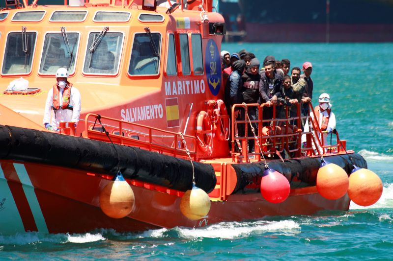 Autoridades espanholas resgatam 139 migrantes no Estreito de Gibraltar