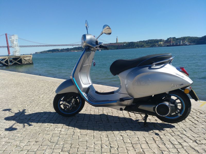 Vespa Elettrica: A scooter que ajuda a contar a história do século XX junta-se agora à geração “verde”. E já chegou a Portugal