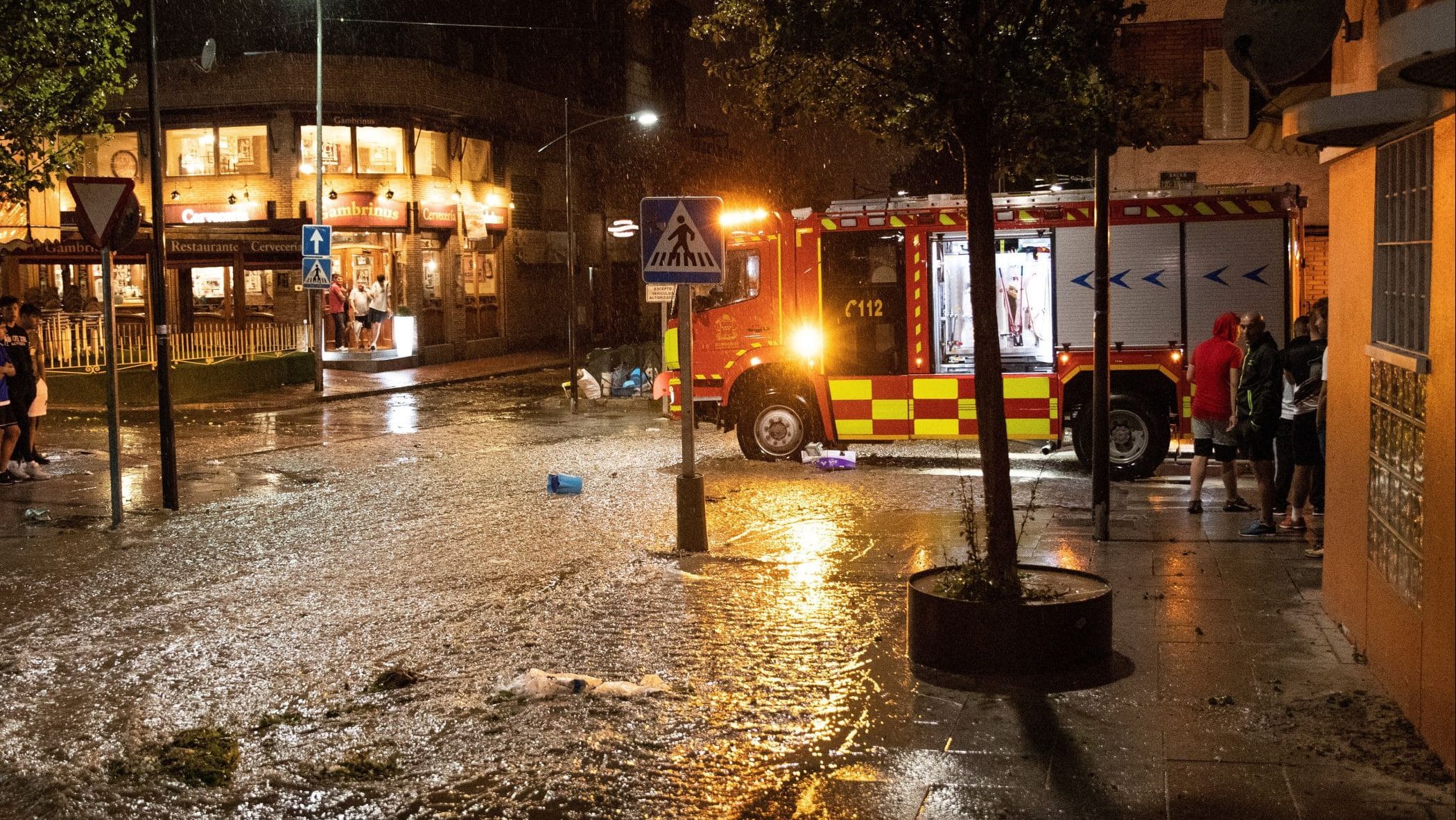 Madrid: Granizo e inundações em pleno agosto. Mau tempo corta estradas, condiciona metro e afeta voos
