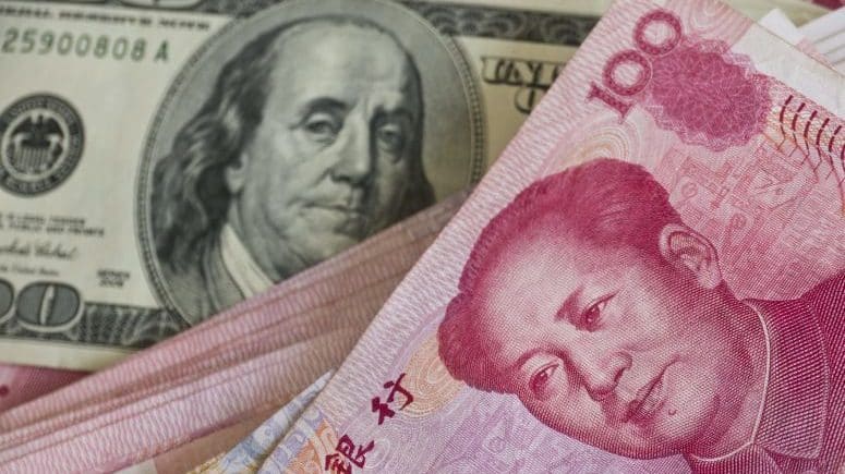Moeda chinesa cai para nível mais baixo desde 2008 face ao dólar