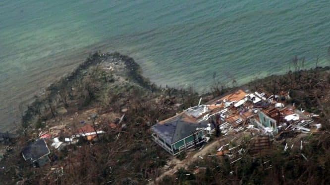Bahamas prestam socorro às vítimas de furacão com auxílio dos EUA e Reino Unido