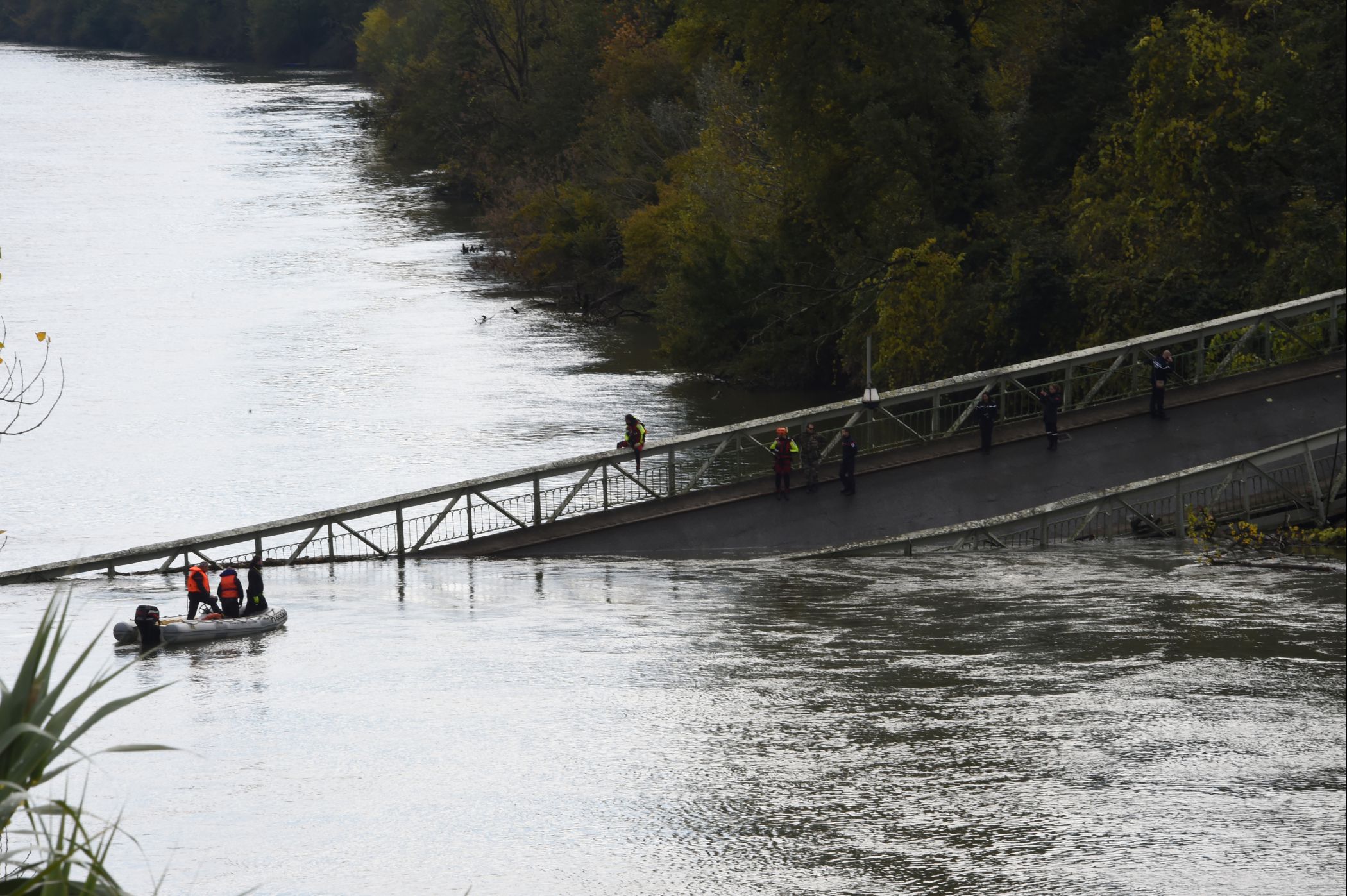 França: Queda de ponte em Toulouse faz um morto