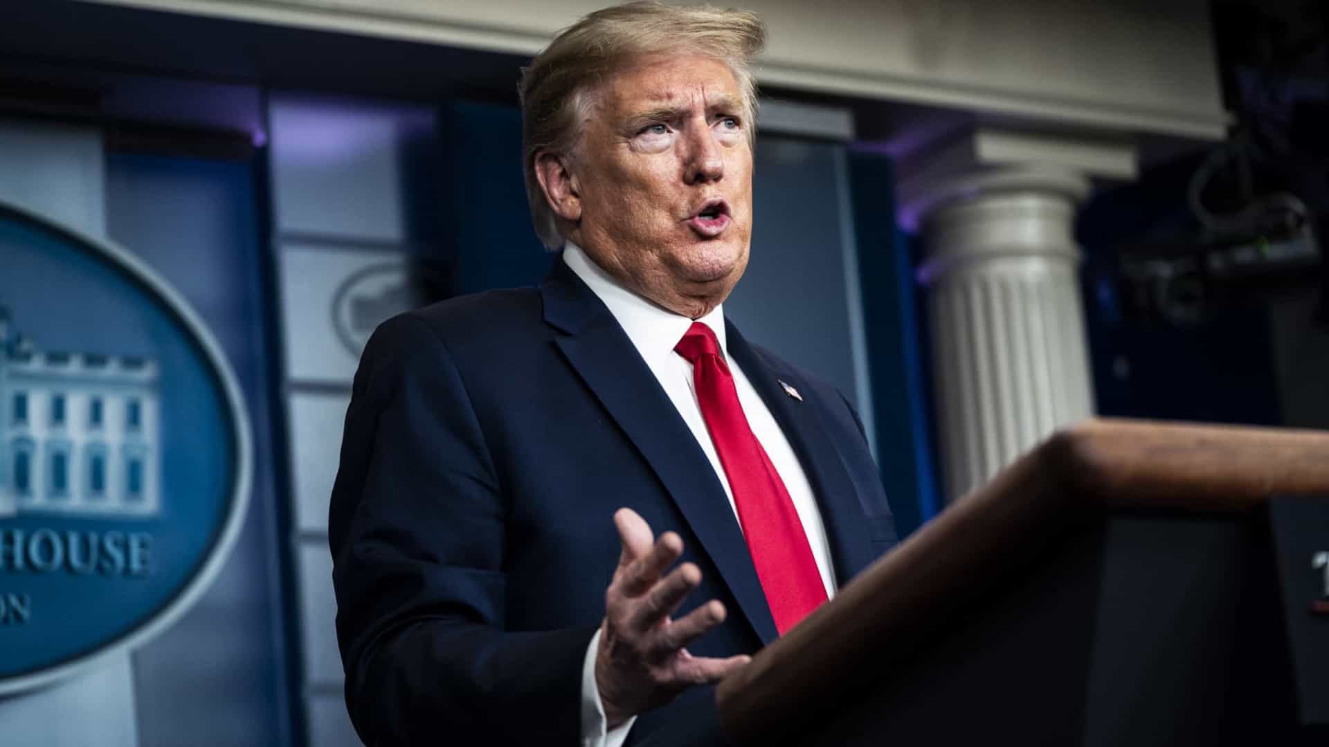 Trump sugere injeções de desinfetante para combater Covid-19