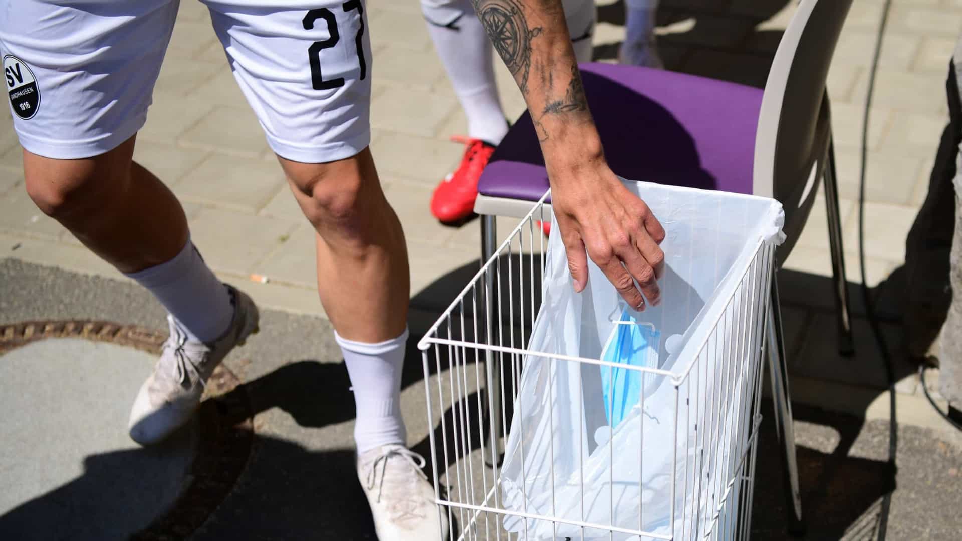 Máscaras e luvas encontradas em sete grandes rios europeus