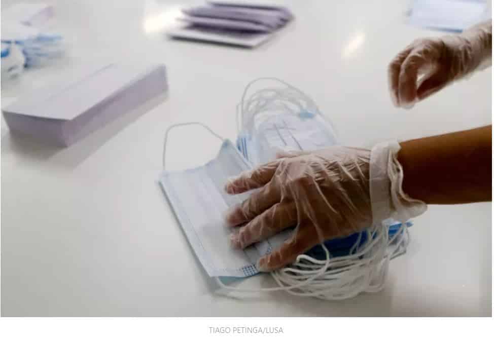 Máscaras cirúrgicas são eficazes para conter covid-19 — lenços, não, aponta estudo