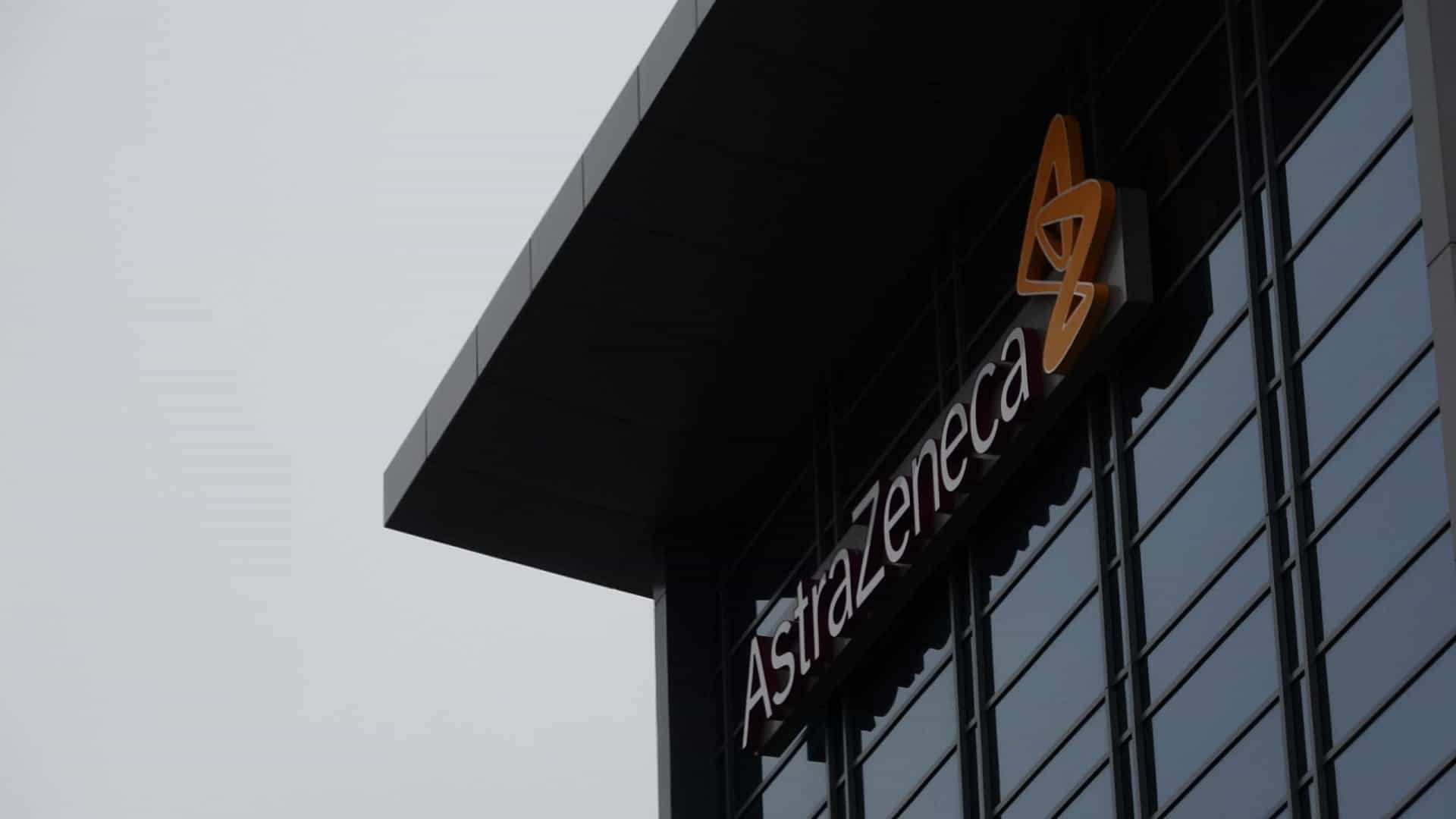 Após Áustria, mais cinco países suspendem toma da vacina da AstraZeneca