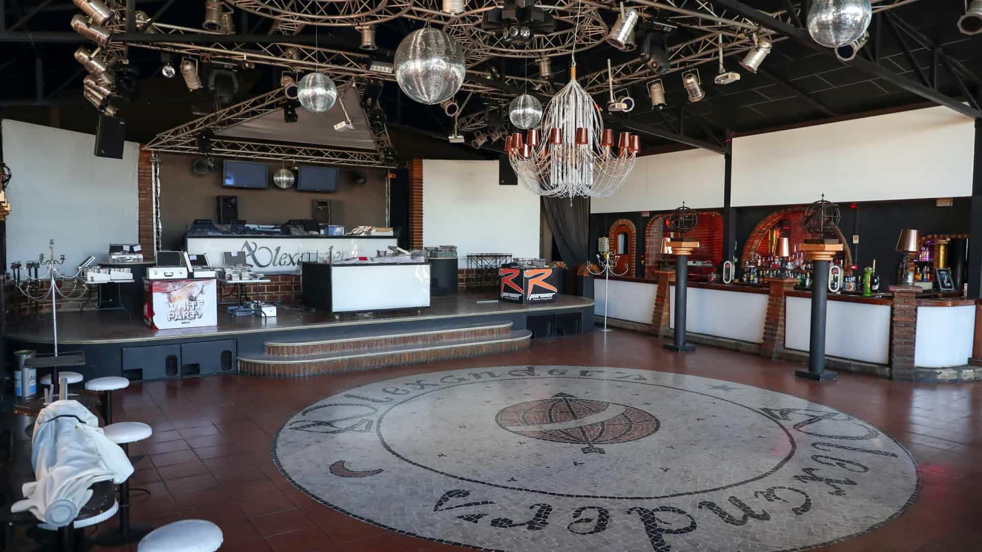 Bares e discotecas podem reabrir a partir de 1 de outubro